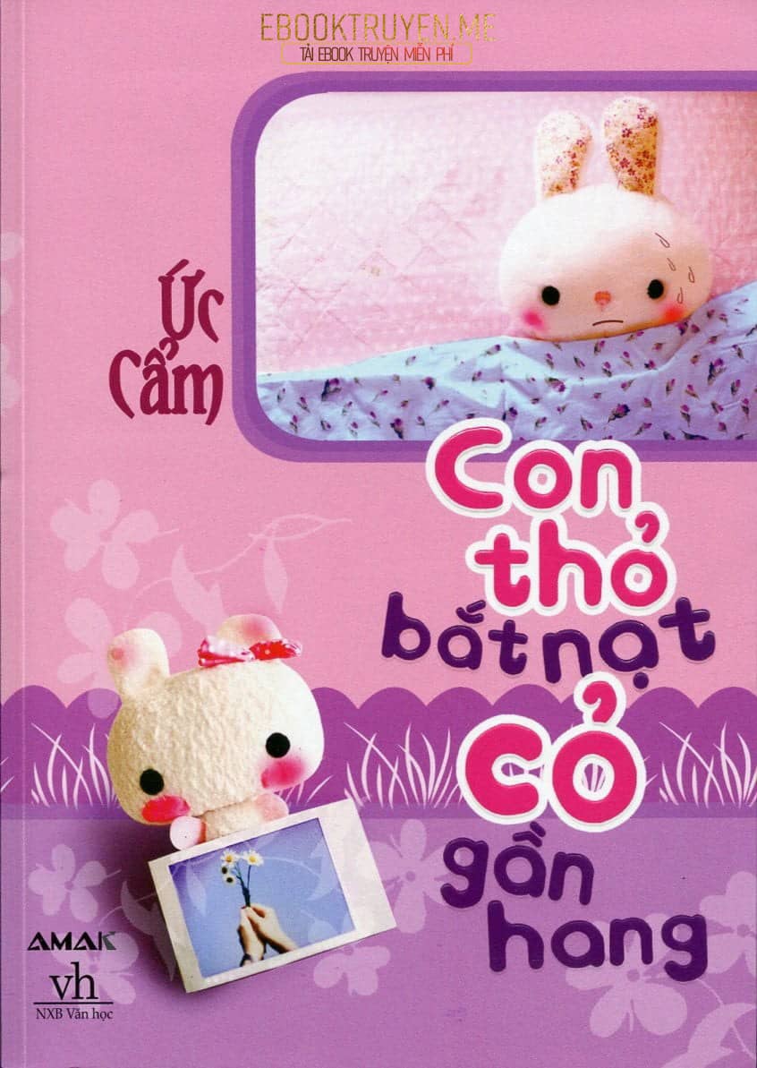 Con Thỏ 'Bắt Nạt' Cỏ Gần Hang